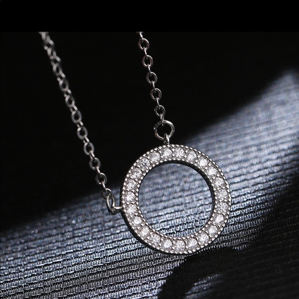 PAVÉ ROUND CIRCLE NECKLACE - Picture 3 of 3
